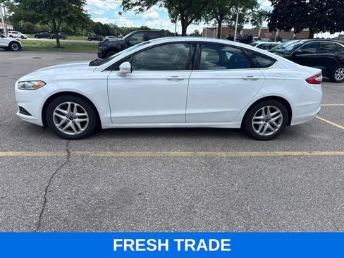 Used 2014 Ford Fusion SE FWD image 3