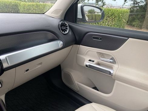 Used 2022 Mercedes-Benz GLB 250 4MATIC image 26