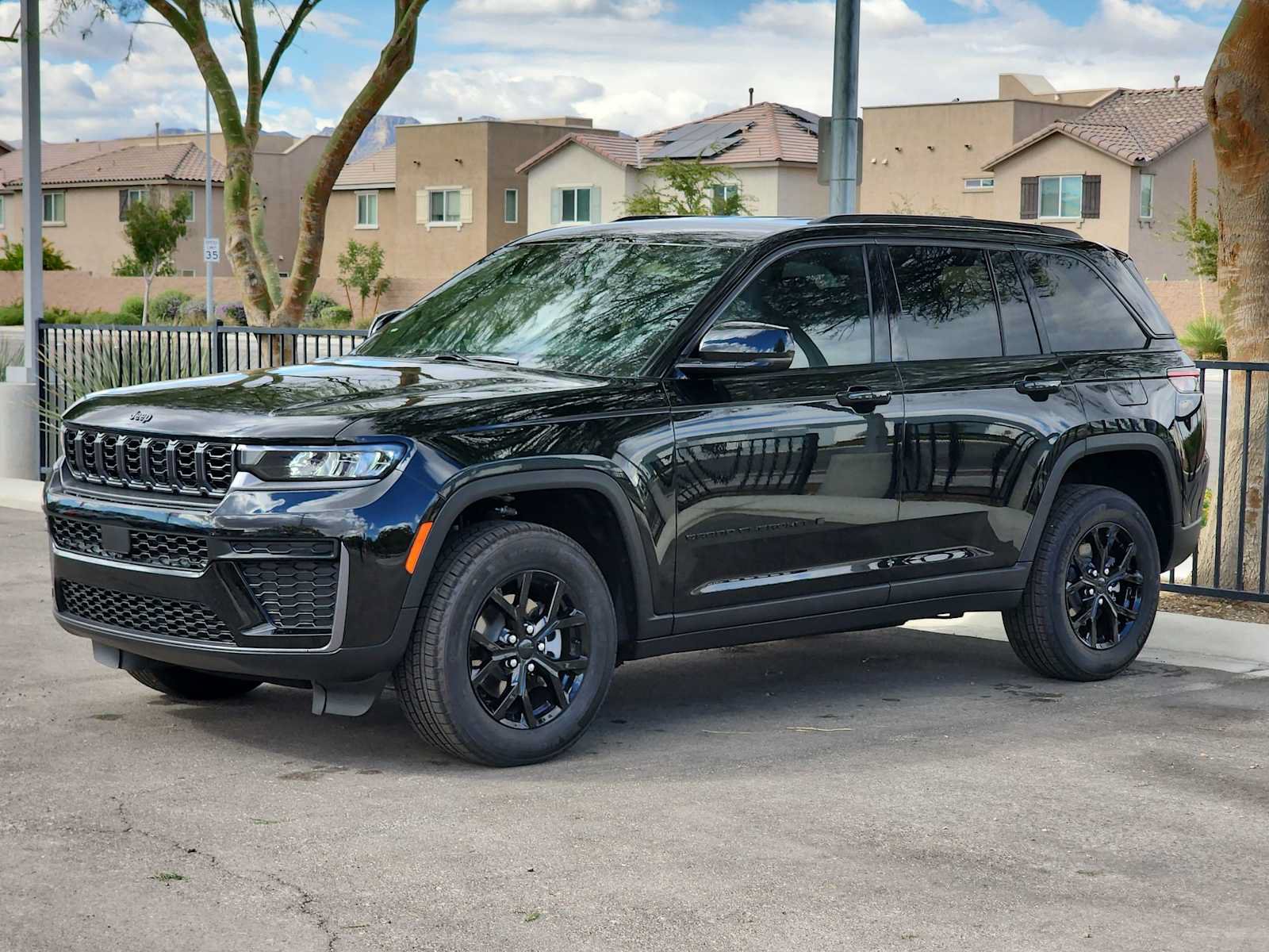 New 2026 Jeep Grand Cherokee Altitude AWD/4WD image 4