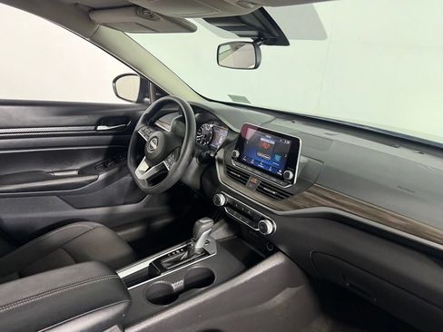 Used 2025 Nissan Altima 2.5 SV FWD image 32