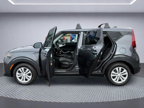 Used 2022 Kia Soul LX FWD image 11