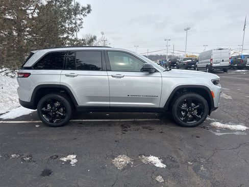 New 2026 Jeep Grand Cherokee Limited w/ Limited Altitude Package image 10