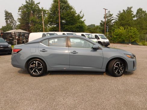 Used 2024 Nissan Sentra SV FWD image 4