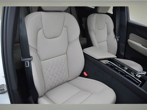 Certified 2026 Volvo XC60 B5 Plus w/ Protection Package Premier AWD/4WD image 29