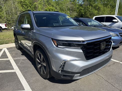 Used 2023 Honda Pilot Touring image 2