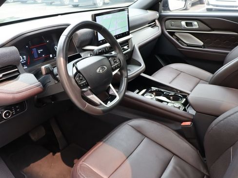 Used 2025 Ford Explorer Platinum w/ LUX Leather Package AWD/4WD image 5