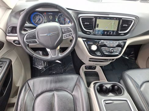 Used 2020 Chrysler Pacifica Touring-L Plus w/ Advanced Safetytec Group image 14