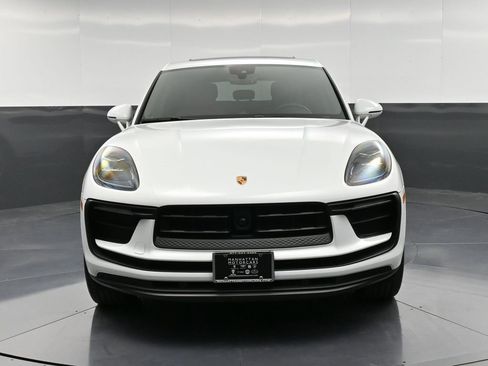 Certified 2025 Porsche Macan image 11