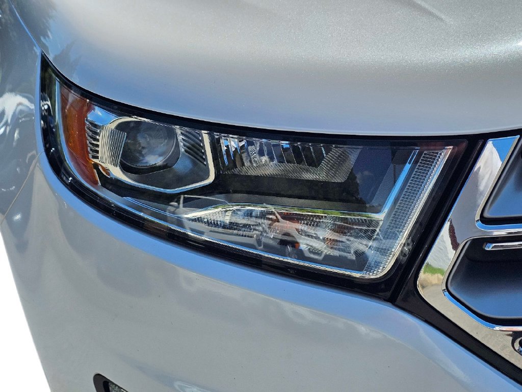 Used 2017 Ford Edge Titanium w/ Equipment Group 301A FWD image 4