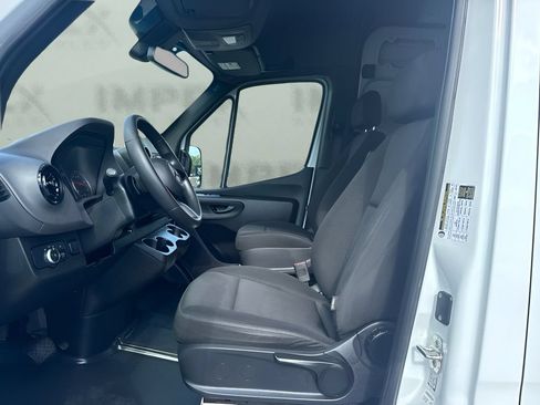 Used 2025 Mercedes-Benz Sprinter 2500 image 9