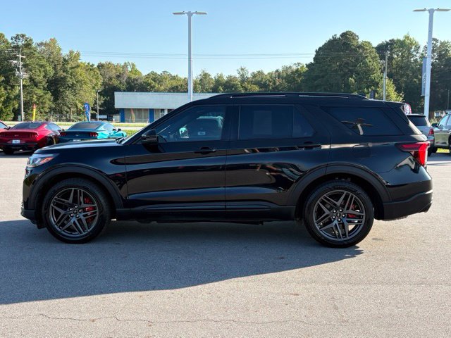 Used 2025 Ford Explorer ST RWD image 2