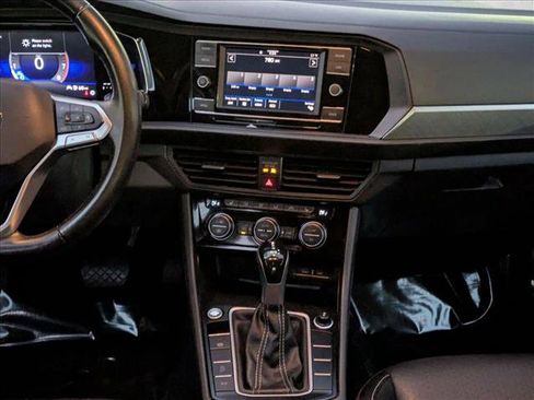Used 2024 Volkswagen Jetta SE image 13