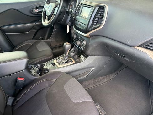 Used 2015 Jeep Cherokee Latitude AWD/4WD image 18