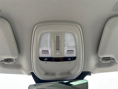 Used 2023 Volvo XC90 B6 Plus image 29