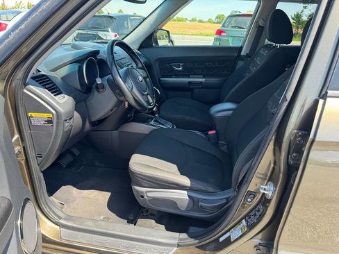 Used 2013 Kia Soul + FWD image 13