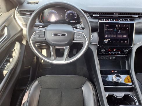 Used 2023 Jeep Grand Cherokee L Laredo image 6