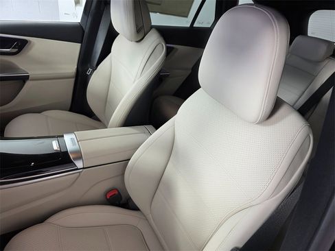 New 2026 Mercedes-Benz GLC 300 image 8