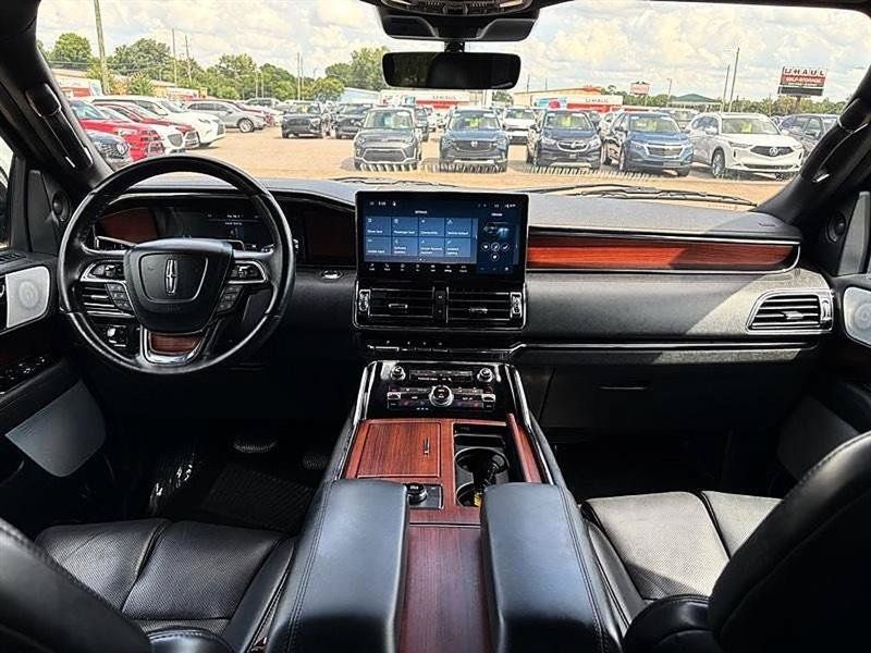 Used 2022 Lincoln Navigator Reserve AWD/4WD image 39