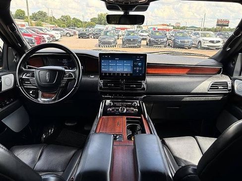 Used 2022 Lincoln Navigator Reserve AWD/4WD image 39