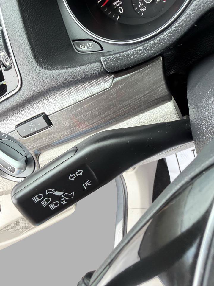 Used 2018 Volkswagen Passat 2.0T SE FWD image 19