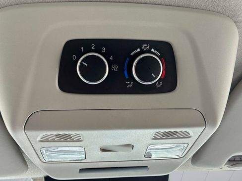 Used 2023 Ford Transit 350 XLT image 38