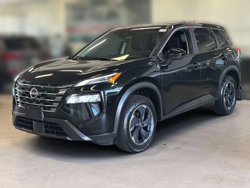 Used 2024 Nissan Rogue SV AWD/4WD image 3
