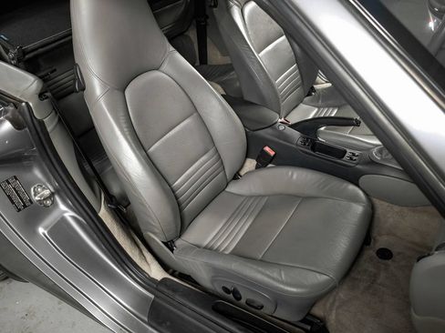 Used 2001 Porsche 911 Carrera RWD image 24