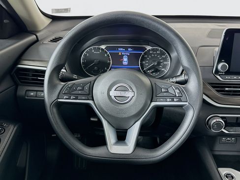 Used 2025 Nissan Altima 2.5 SV FWD image 18