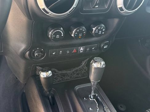 Used 2015 Jeep Wrangler Unlimited Sahara w/ Max Tow Package AWD/4WD image 21