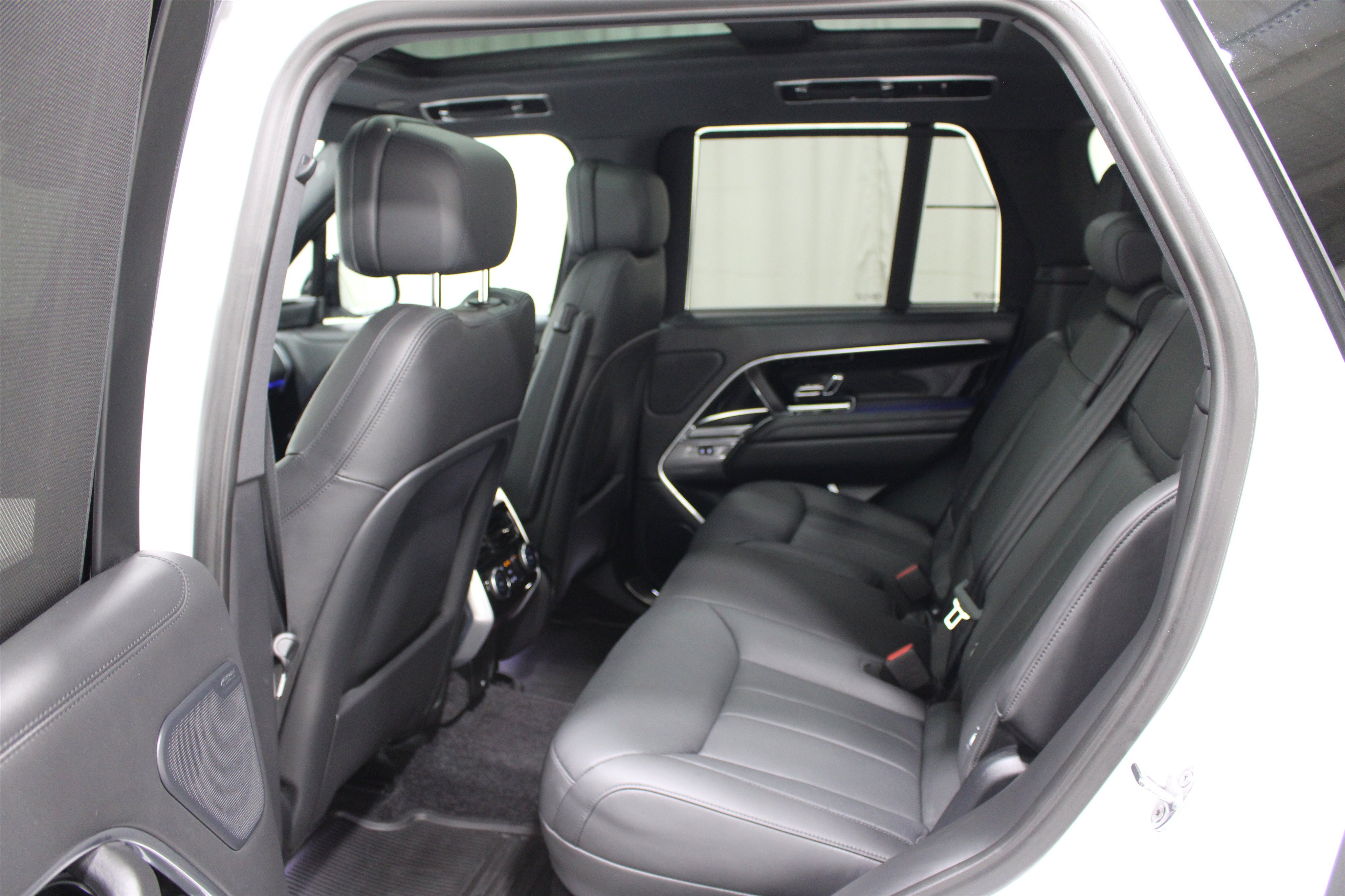Used 2024 Land Rover Range Rover SE AWD/4WD image 22