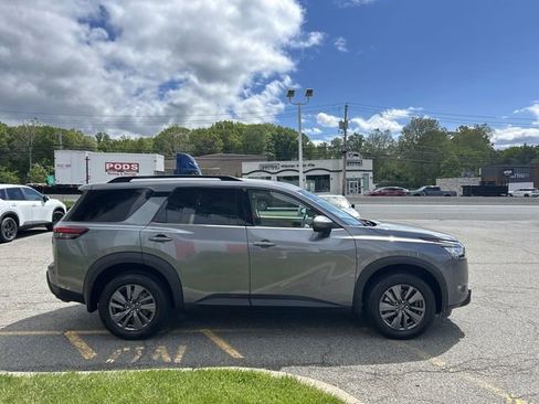 Certified 2024 Nissan Pathfinder SV AWD/4WD image 9