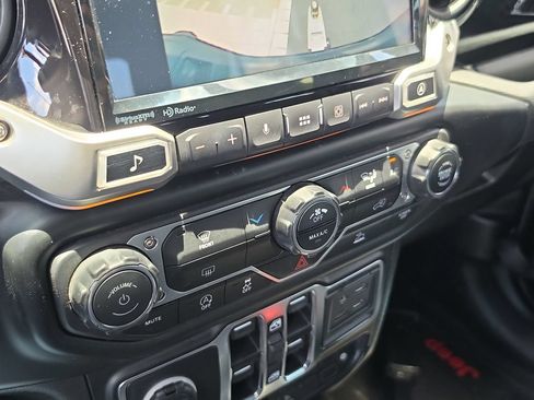 Used 2022 Jeep Gladiator Sport AWD/4WD image 36
