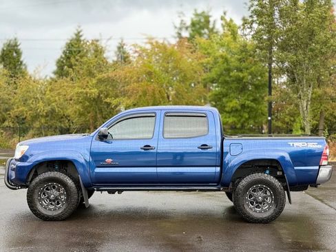 Used 2015 Toyota Tacoma 4x4 Double Cab w/ TRD Off-Road Package image 2