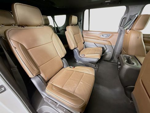 Used 2023 Chevrolet Suburban High Country w/ Advanced Technology Package image 30