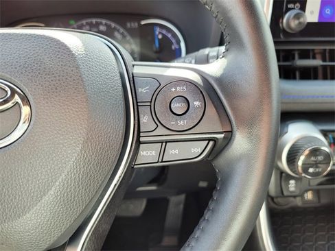 Used 2024 Toyota RAV4 SE image 31