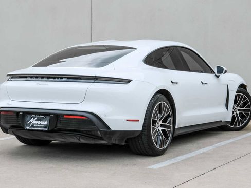 Used 2022 Porsche Taycan RWD image 9