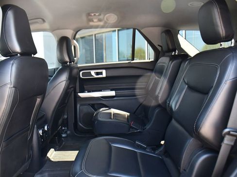 Used 2021 Ford Explorer XLT w/ Equipment Group 202A AWD/4WD image 22