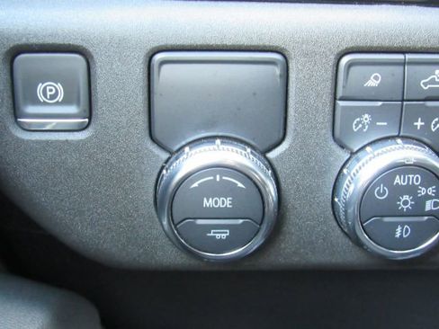 Used 2025 GMC Sierra 1500 SLT image 35