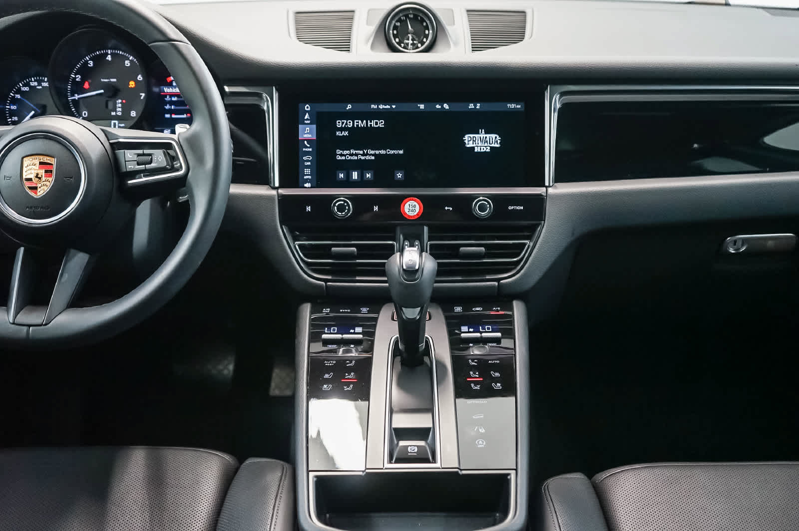 Certified 2026 Porsche Macan AWD/4WD image 19