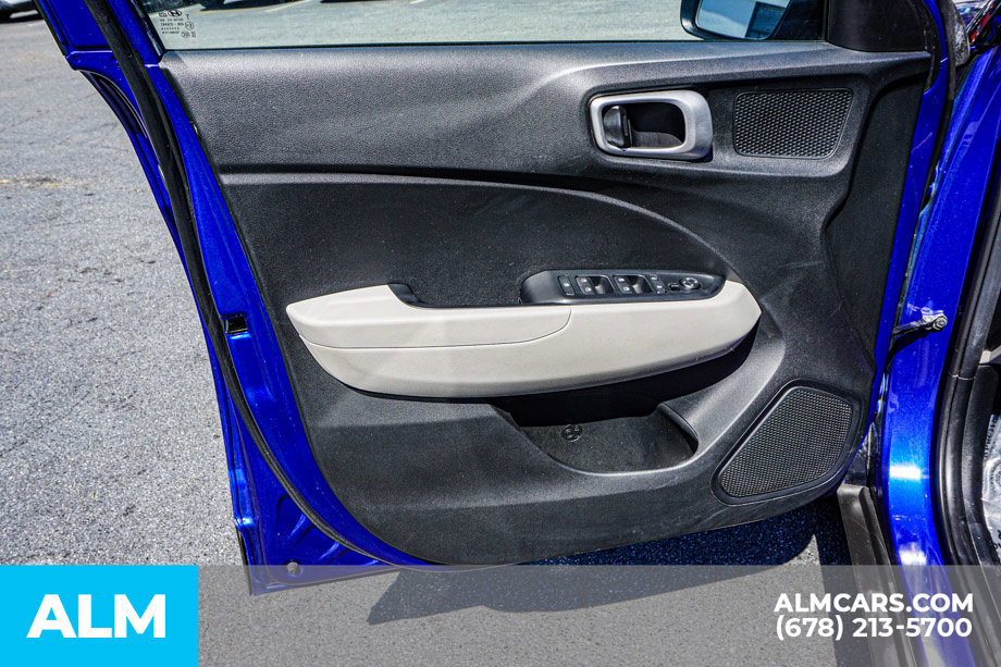 Used 2025 Hyundai Venue SEL FWD image 45