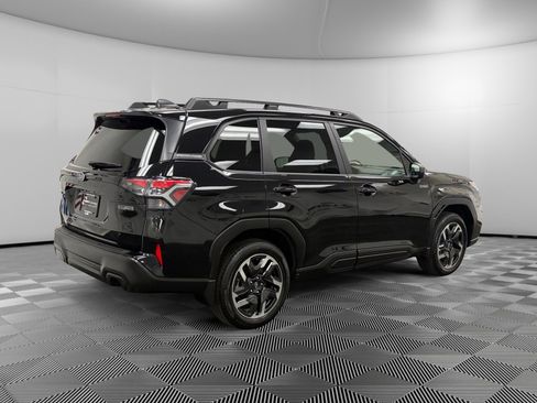 Used 2025 Subaru Forester Premium image 5