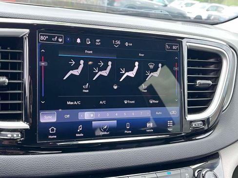 Used 2024 Chrysler Pacifica Touring-L FWD image 27