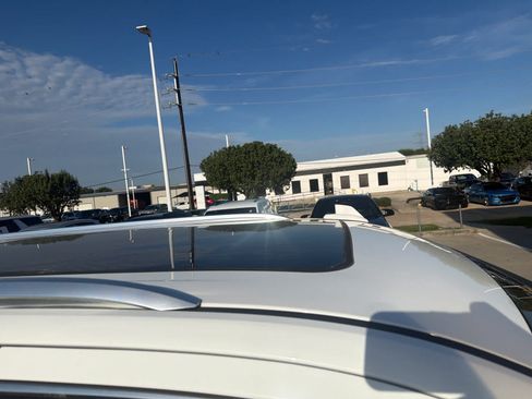 Used 2022 GMC Yukon SLT w/ SLT Premium Package AWD/4WD image 3