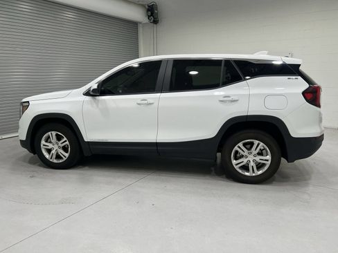 Used 2024 GMC Terrain SLE AWD/4WD image 5