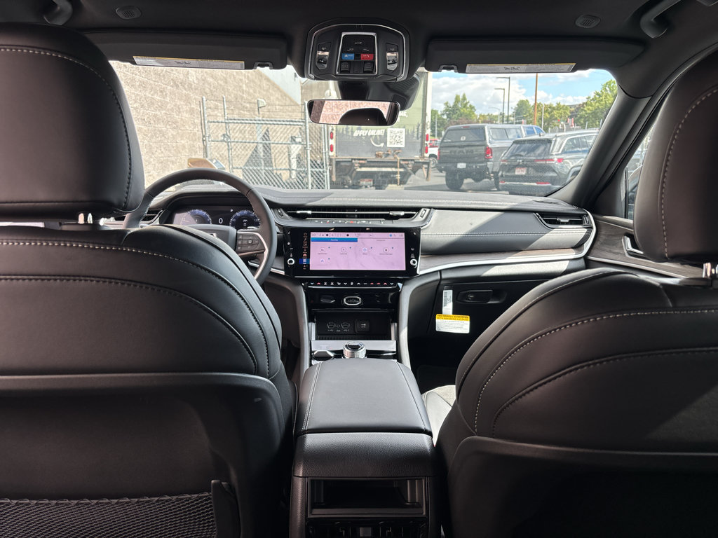 New 2027 Jeep Grand Cherokee Altitude AWD/4WD image 18