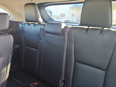 Used 2023 Toyota Highlander XLE image 27