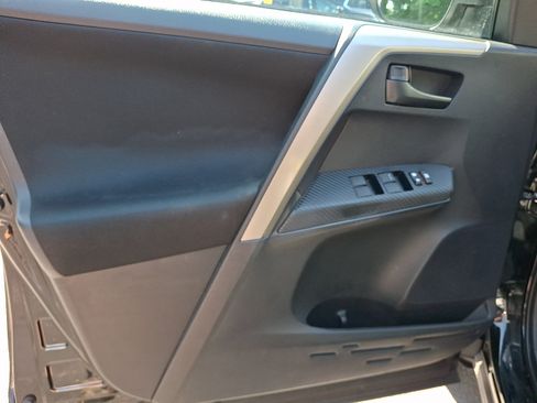 Used 2014 Toyota RAV4 LE FWD image 13