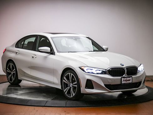 Used 2023 BMW 330i Sedan w/ Convenience Package RWD image 6