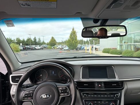 Used 2018 Kia Optima EX w/ Premium Package FWD image 12