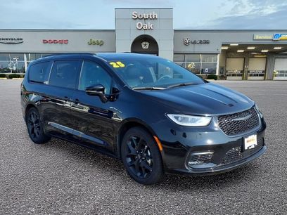 Certified 2025 Chrysler Pacifica Limited
